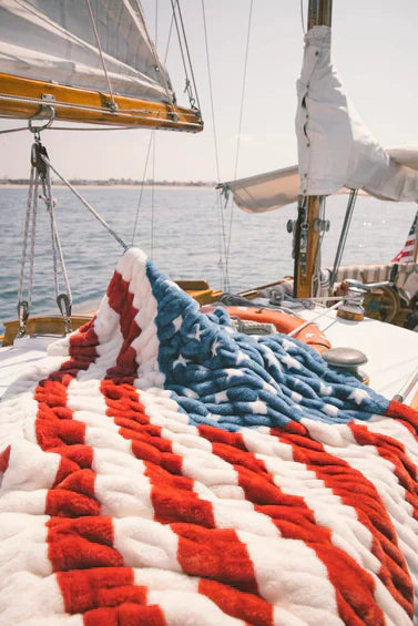 🇺🇸❤️American Flag Flannel Blanket — Ultra-Soft Flannel | Non-Shedding | Suitable for All Seasons | Available in Three Sizes